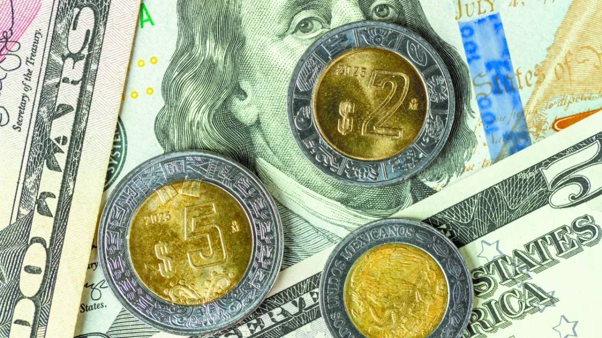 Peso mexicano recupera terreno desde su peor nivel en casi un año ante retroceso del dólar
